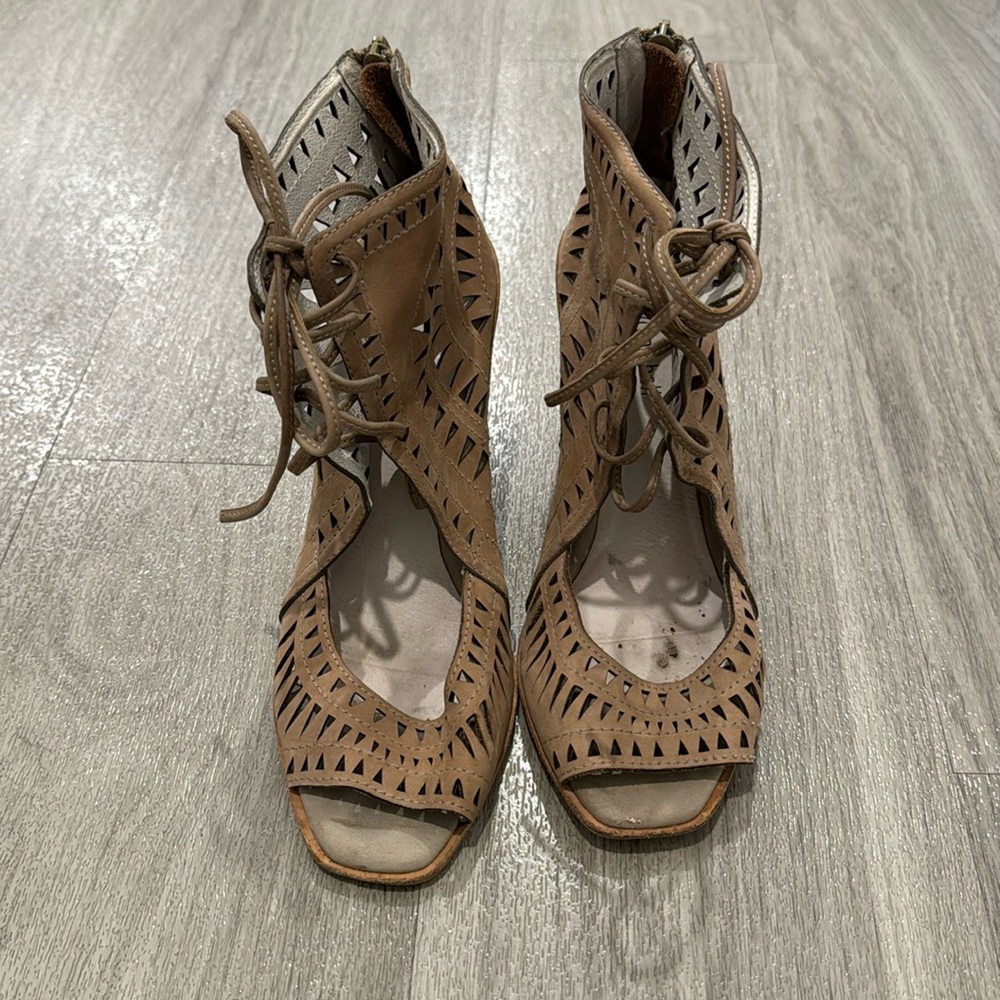 Only worn a couple times, good condition